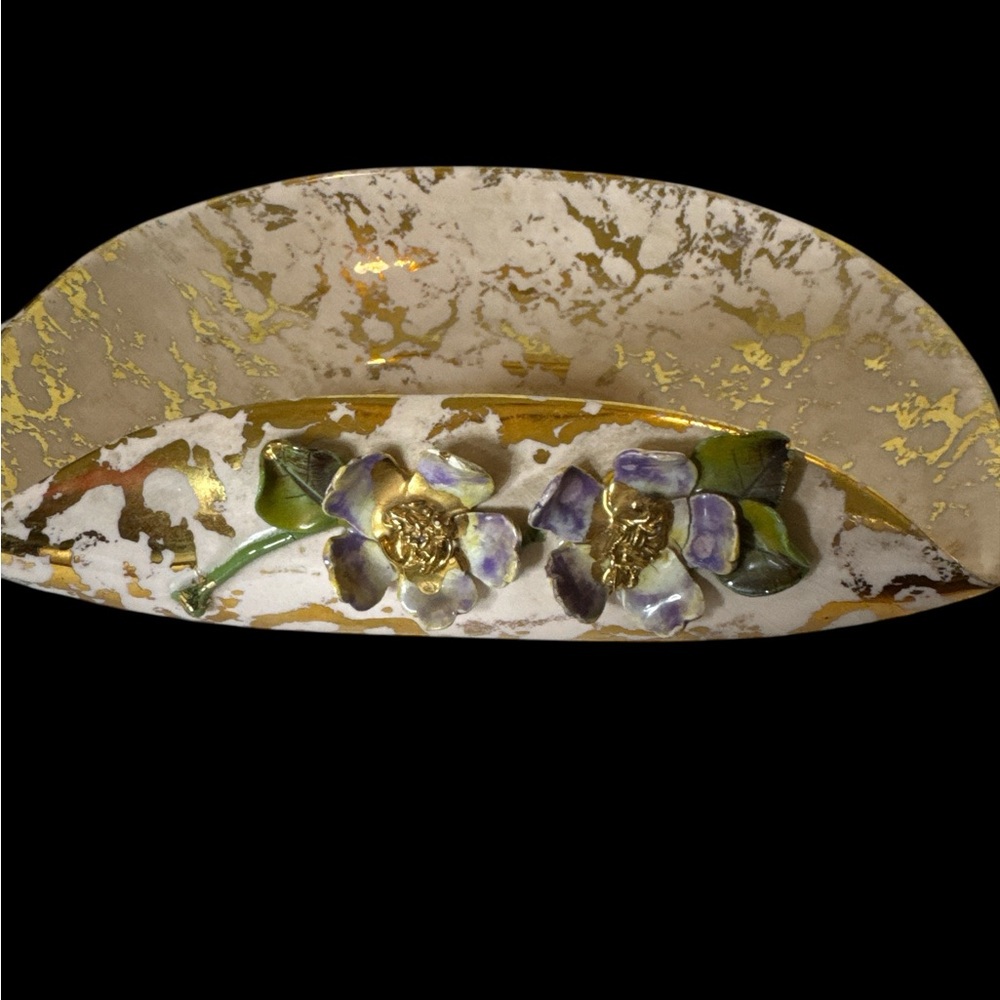 Elegant Floral Soft Pink Decorative Dish with Gold splatter. (R 0 110125)